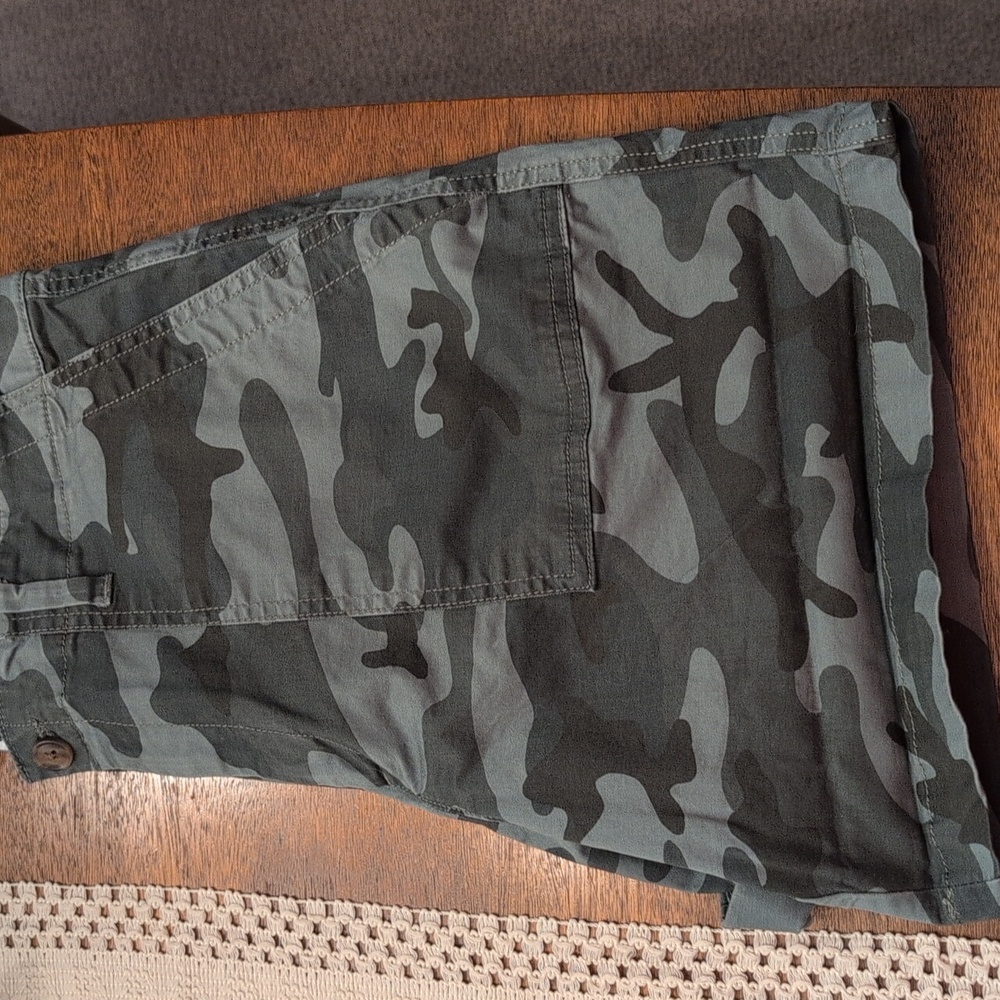 Shorts - Picture 6 of 7
